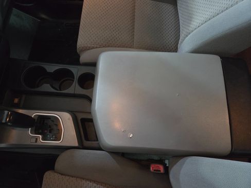 Used 2010 Toyota Tundra 4x4 CrewMax image 18