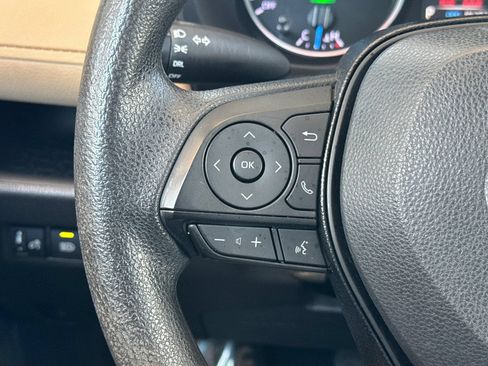 Certified 2021 Toyota RAV4 LE AWD/4WD image 28