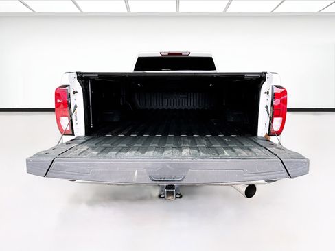 Used 2024 GMC Sierra 2500 SLE image 17