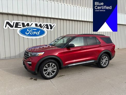Certified 2022 Ford Explorer XLT w/ Equipment Group 202A AWD/4WD image 1