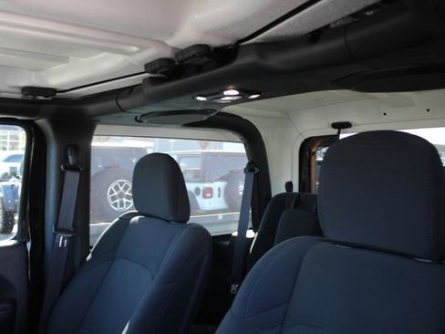 Used 2022 Jeep Wrangler Sport S image 21