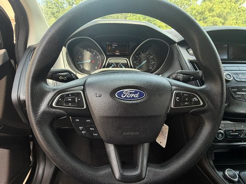 Used 2017 Ford Focus SE FWD image 16