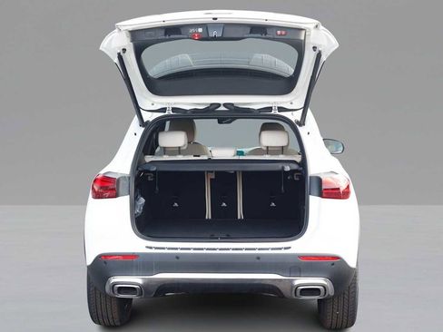 Used 2026 Mercedes-Benz GLA 250 4MATIC image 9