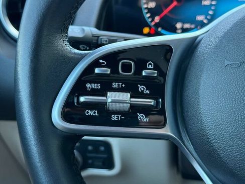 Used 2022 Mercedes-Benz GLB 250 image 27