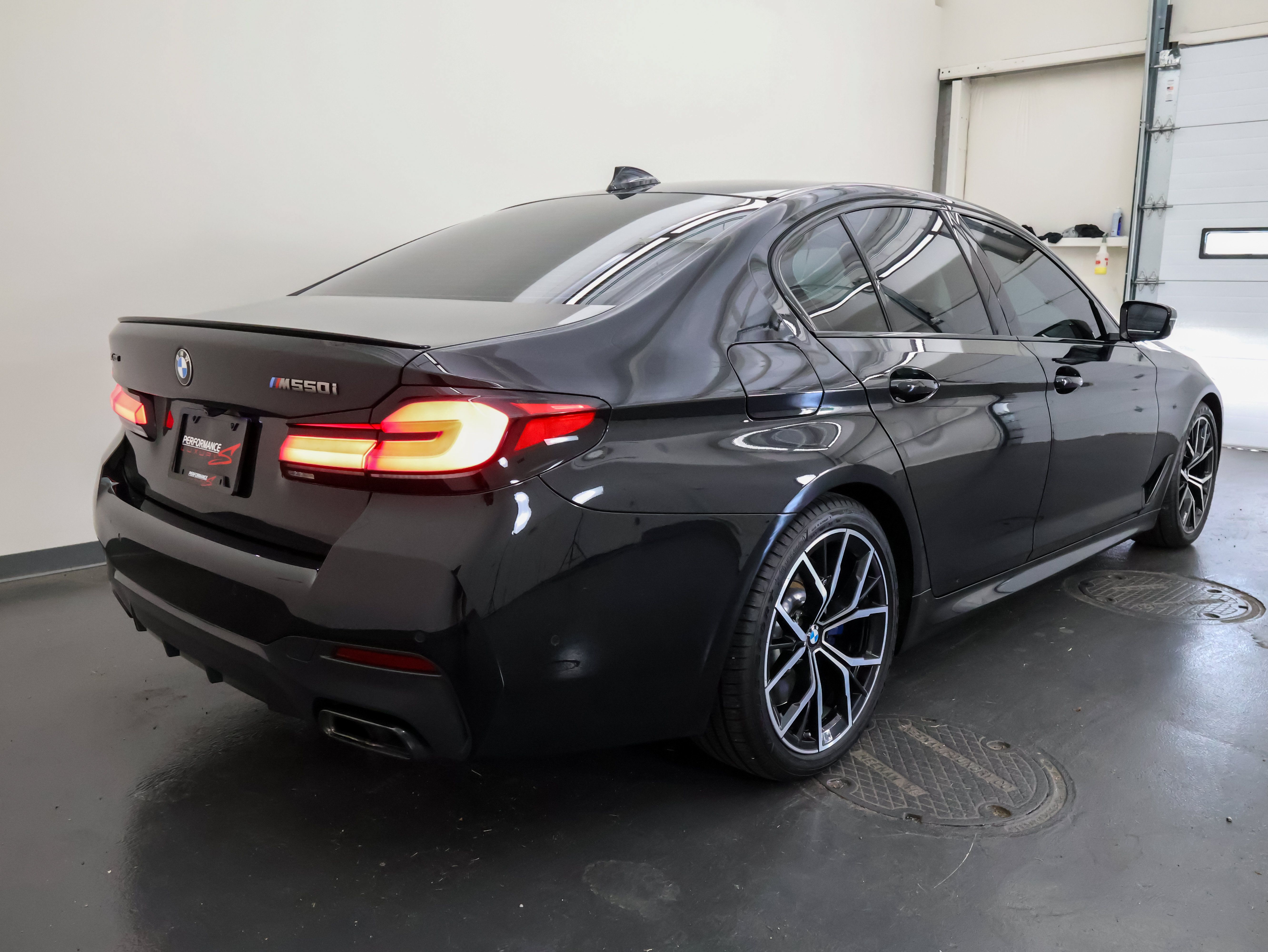 Used 2021 BMW M550i xDrive w/ Executive Package AWD/4WD image 3