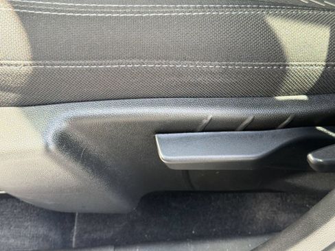 Used 2025 Chevrolet Equinox LT AWD/4WD image 13