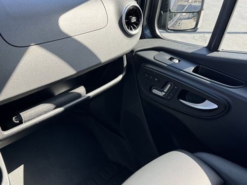 Used 2024 Mercedes-Benz Sprinter 2500 image 23