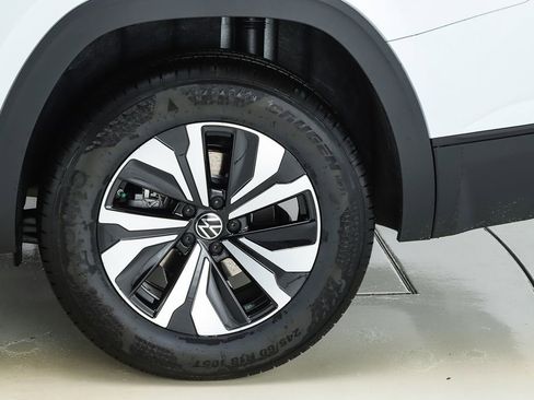 New 2026 Volkswagen Atlas SE FWD image 6