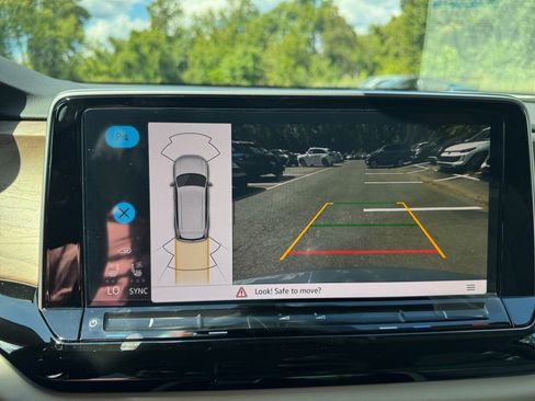 New 2026 Volkswagen Atlas SE image 17