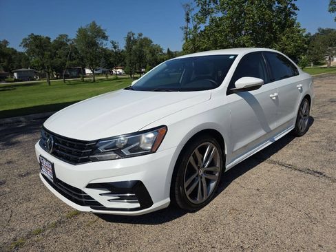 Used 2016 Volkswagen Passat 1.8T R-Line FWD image 2