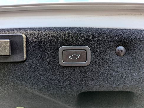 Used 2017 Jaguar XF R-Sport image 43