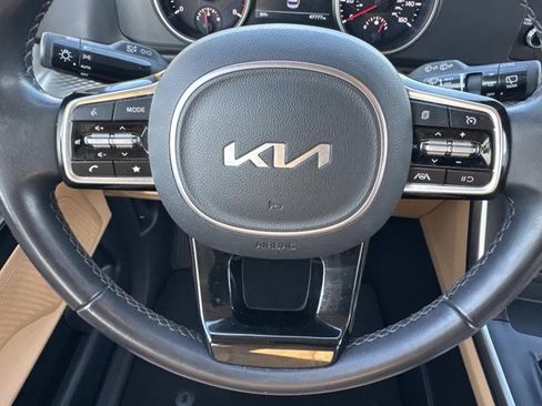 Used 2024 Kia Carnival LX image 23