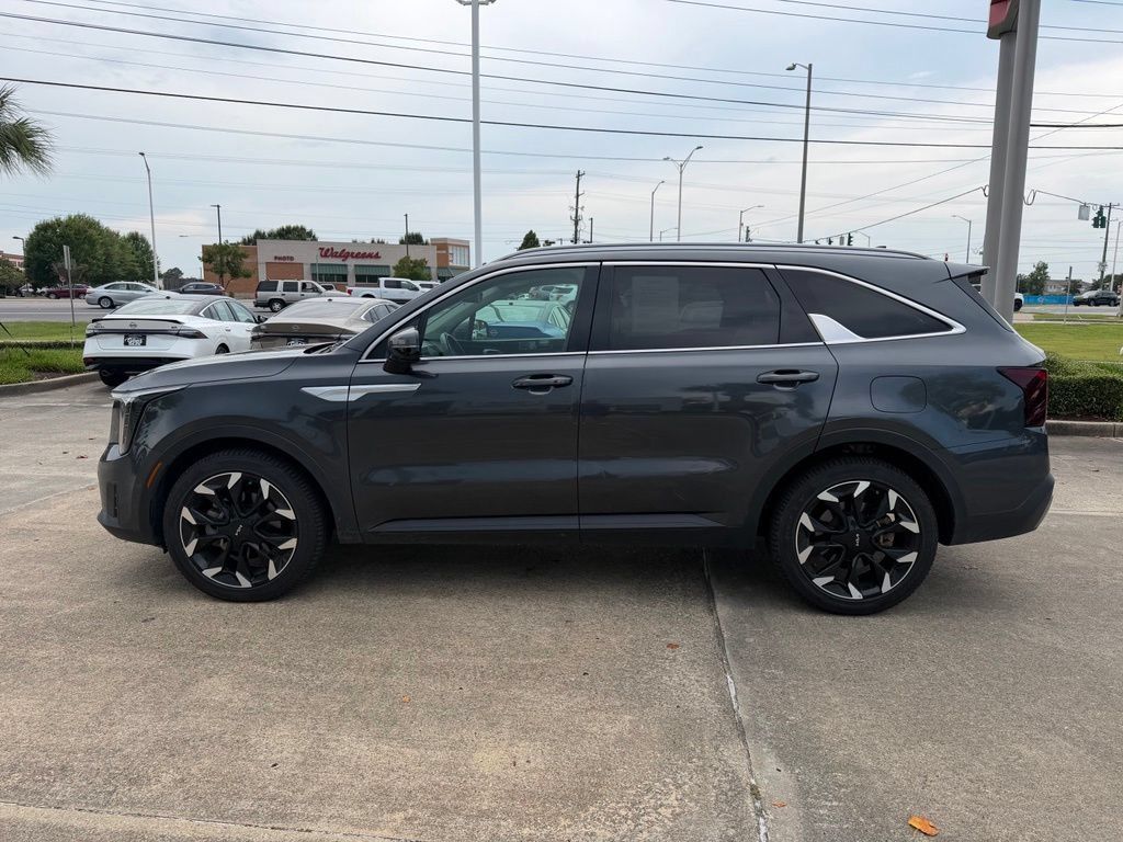Used 2024 Kia Sorento EX FWD image 2