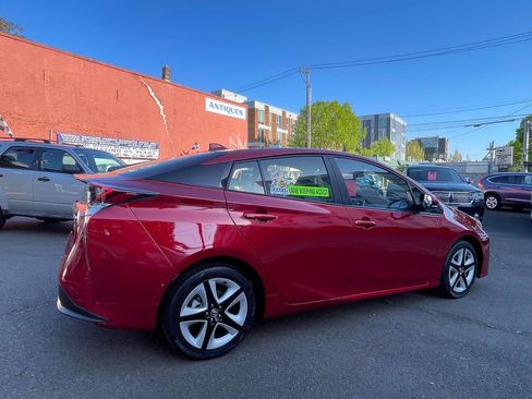 Used 2017 Toyota Prius Four Touring w/ Premium Convenience Package FWD image 6