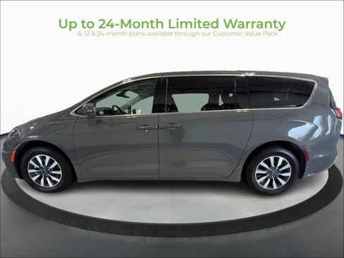Used 2022 Chrysler Pacifica Touring-L FWD image 4