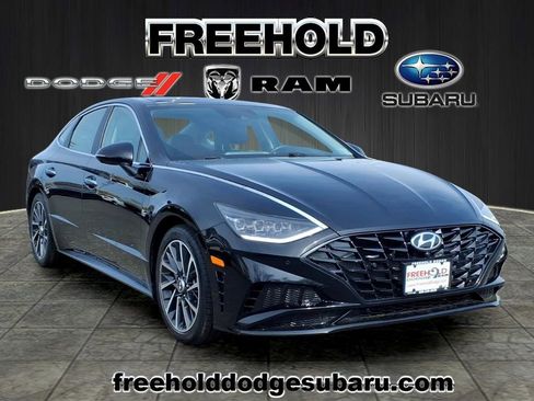 Used 2023 Hyundai Sonata Limited w/ Preferred Accessory Package image 1