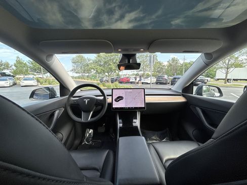 Used 2021 Tesla Model Y Long Range AWD/4WD image 21