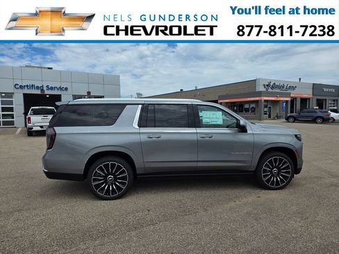New 2026 Chevrolet Suburban High Country AWD/4WD image 8