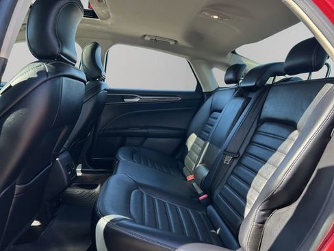 Used 2017 Ford Fusion SE w/ Fusion SE Technology Package image 36