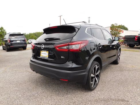 Used 2021 Nissan Rogue Sport SL FWD image 3