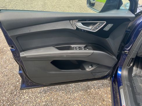 Used 2025 Audi Q4 e-tron Premium Plus image 22