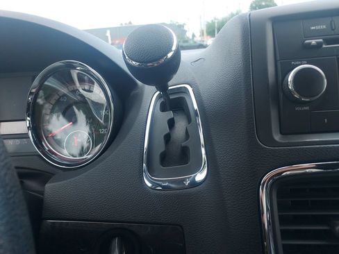 Used 2015 Dodge Grand Caravan SXT FWD image 18