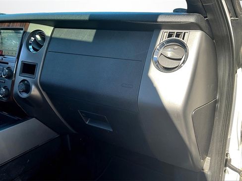 Used 2016 Ford Expedition Platinum image 25