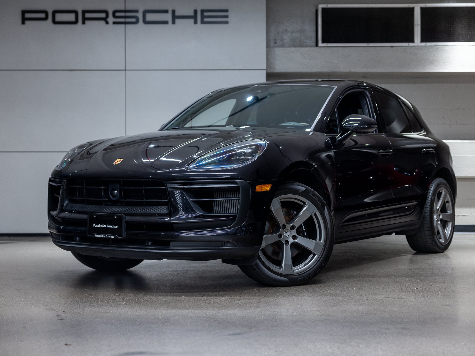 Certified 2023 Porsche Macan S AWD/4WD image 1