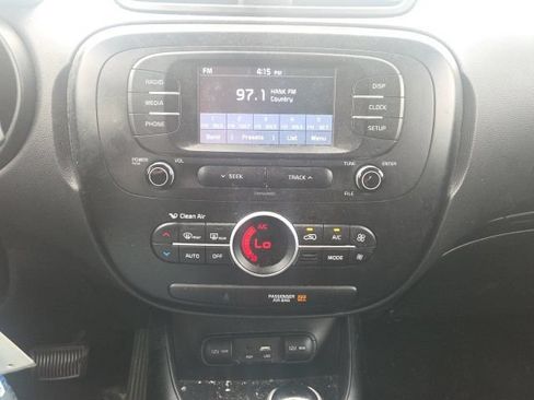 Used 2017 Kia Soul + FWD image 26