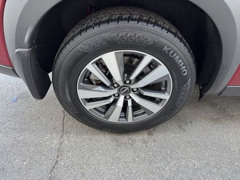 Used 2024 Nissan Pathfinder SL AWD/4WD image 35