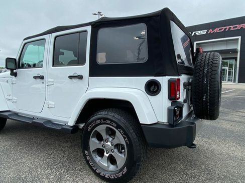 Used 2017 Jeep Wrangler Unlimited Sahara AWD/4WD image 11