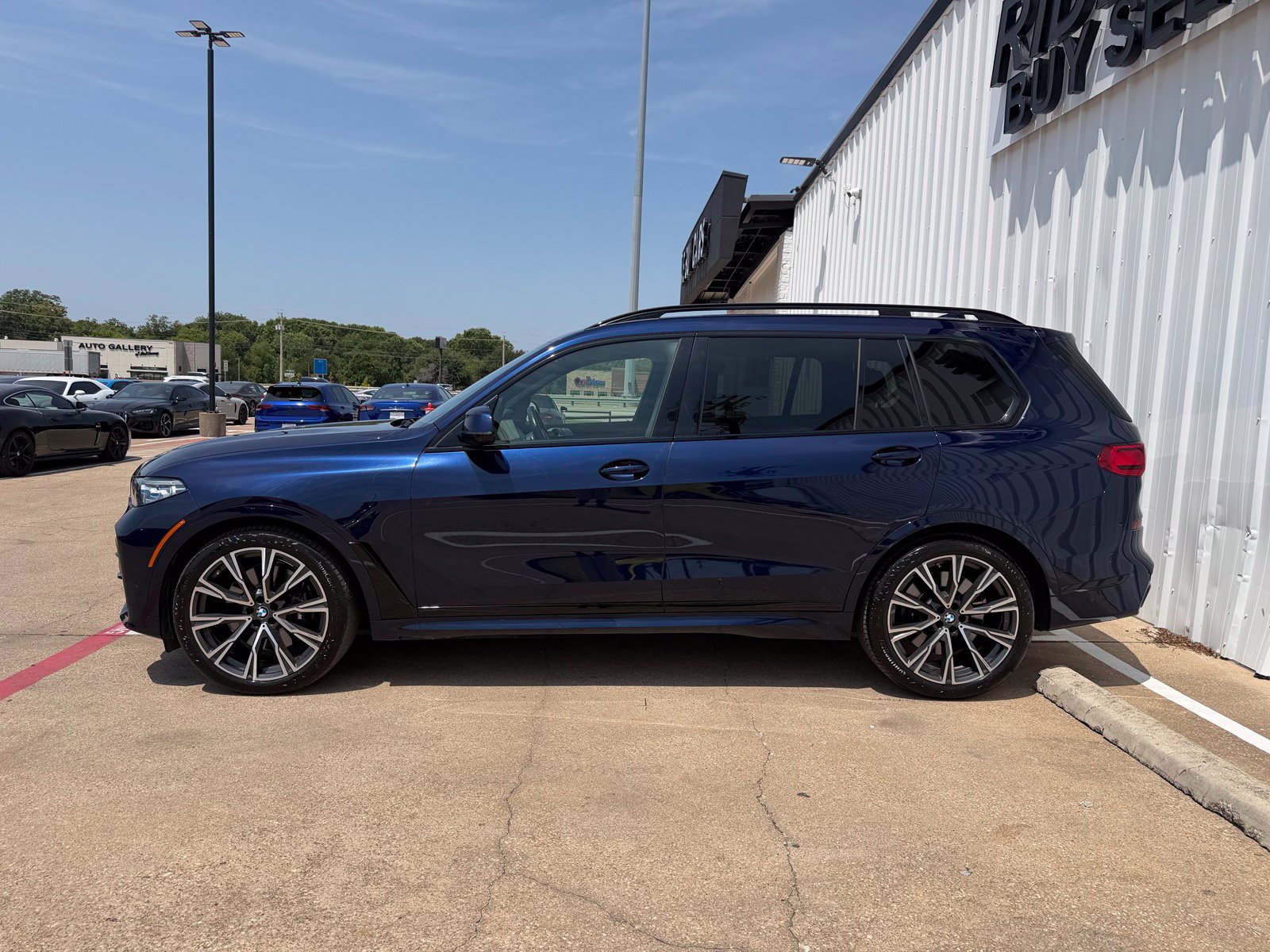 Used 2022 BMW X7 M50i AWD/4WD image 3