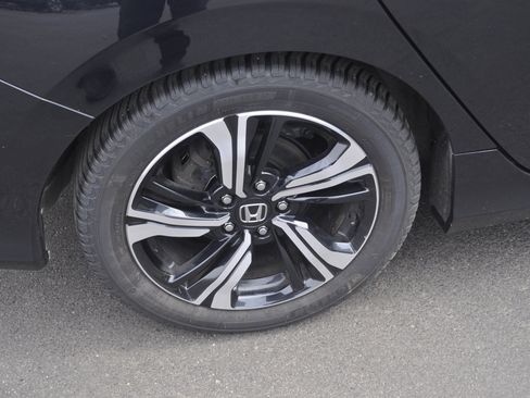 Used 2017 Honda Civic Touring image 9