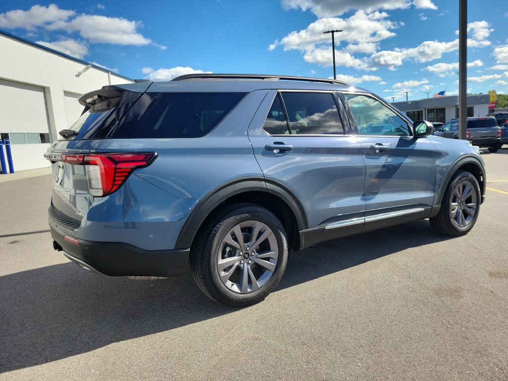 Used 2025 Ford Explorer Active w/ Active Comfort Package AWD/4WD image 4