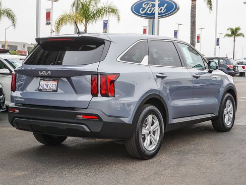 Certified 2023 Kia Sorento LX FWD image 7