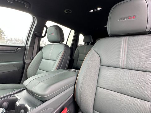 Used 2024 GMC Acadia AT4 w/ Luxury Package image 10