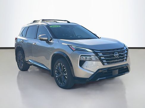 Used 2025 Nissan Rogue Platinum image 1