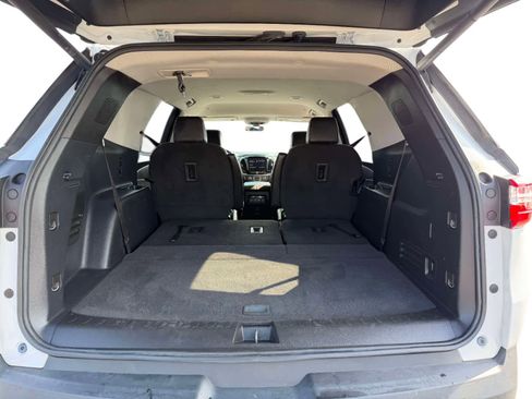 Used 2020 Chevrolet Traverse LT image 9