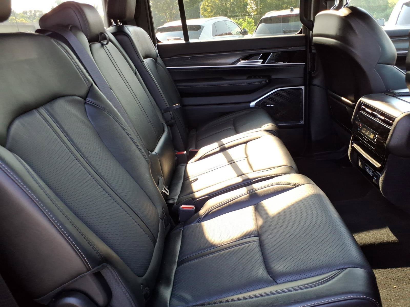 Used 2023 Jeep Wagoneer Series II AWD/4WD image 25