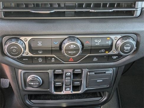 New 2025 Jeep Gladiator Sport image 20