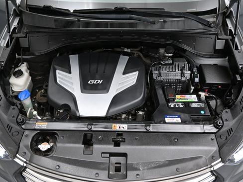 Used 2017 Hyundai Santa Fe Limited image 7