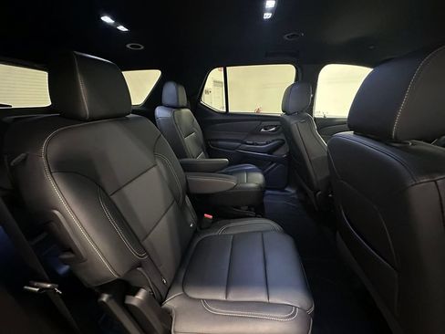 Used 2023 Chevrolet Traverse LT w/ LT Premium Package AWD/4WD image 25