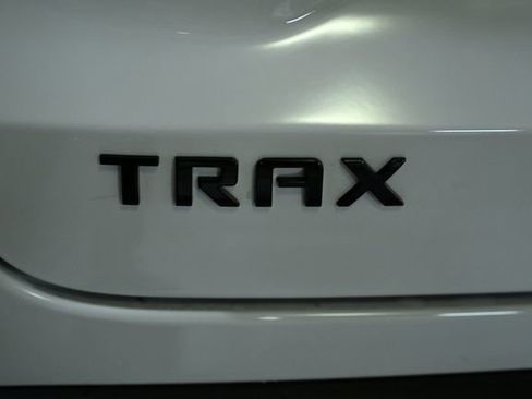 Used 2024 Chevrolet Trax RS w/ Sunroof Package image 12