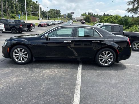Used 2017 Chrysler 300 C w/ Safetytec Plus Group AWD/4WD image 10
