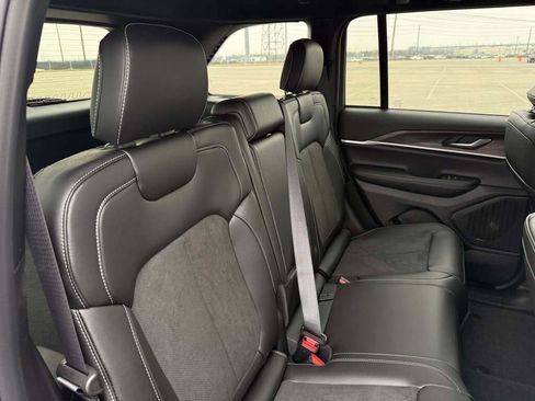 New 2026 Jeep Grand Cherokee Altitude image 25