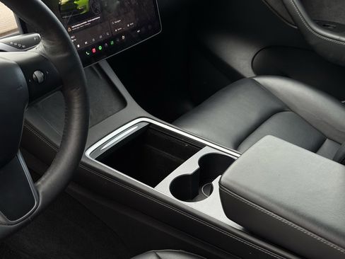 Used 2022 Tesla Model Y Performance image 24