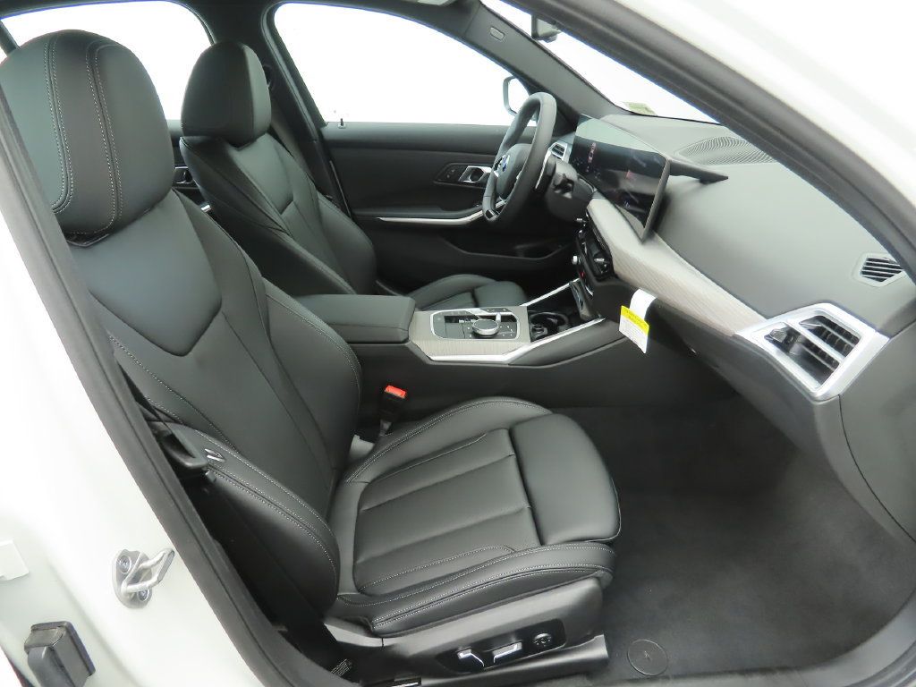 Used 2026 BMW 330i Sedan w/ Convenience Package RWD image 21
