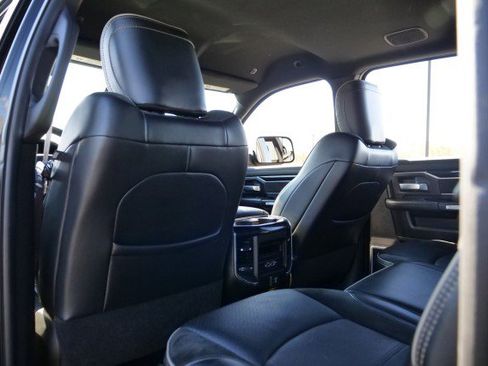 Used 2019 RAM 2500 Laramie w/ Black Appearance Package image 31