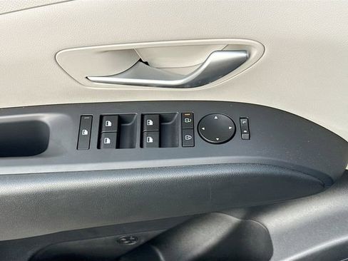 Certified 2025 Hyundai Tucson SE image 17