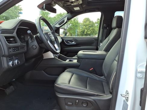 Certified 2023 GMC Yukon SLT w/ SLT Premium Package AWD/4WD image 14